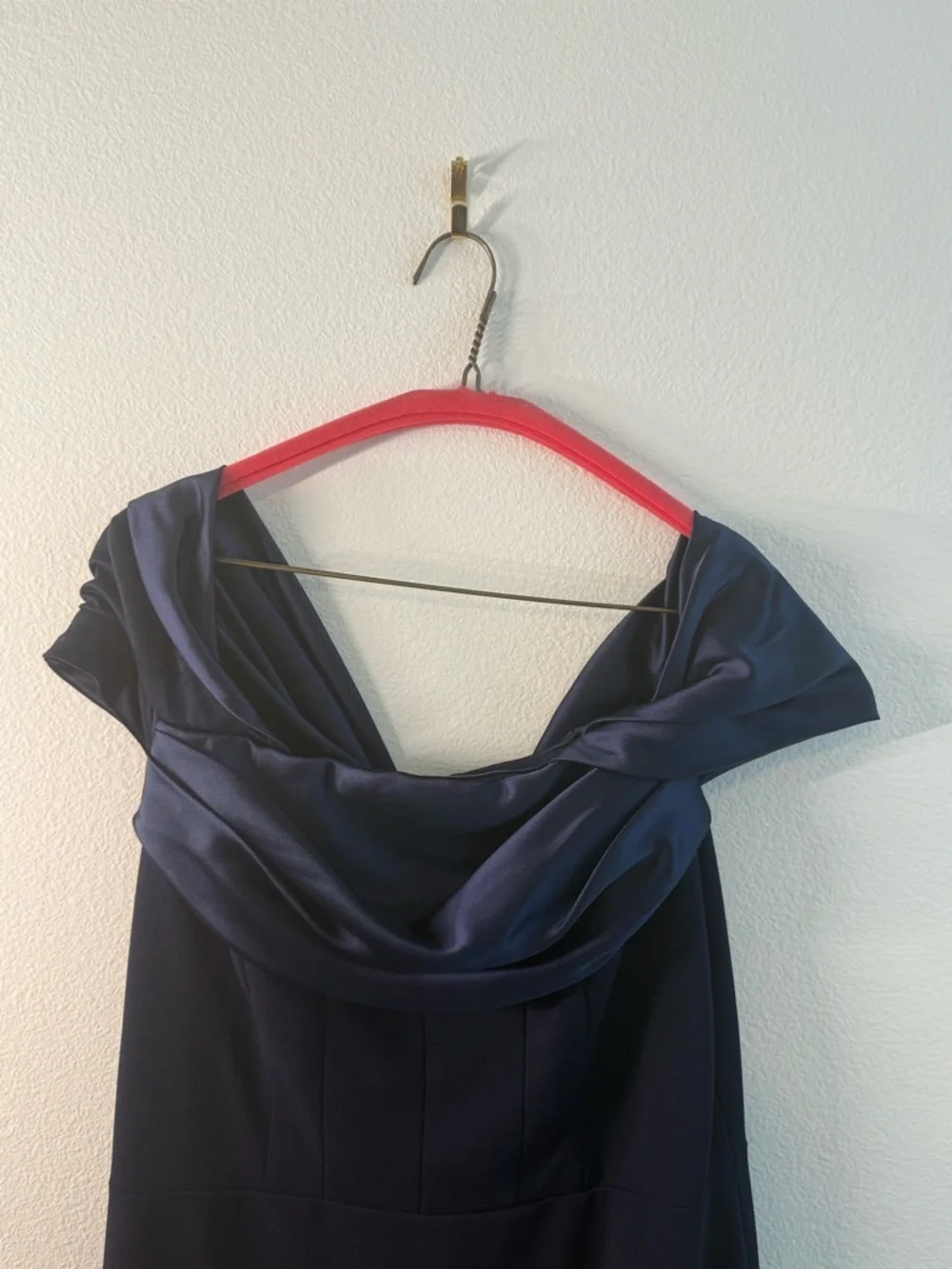 Stunning Off-Shoulder Navy Evening Gown - Picture 5 of 6